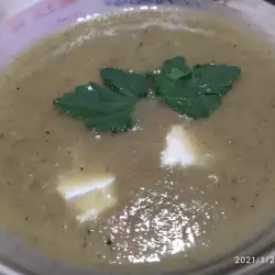 Супа от тиквички с чубрица