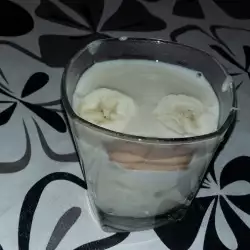 Десерт с банани без яйца