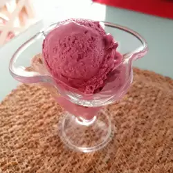 Сметанов сладолед с череши
