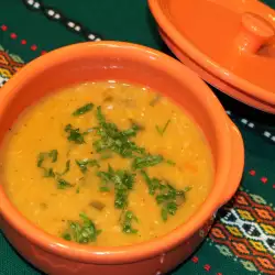 Кремообразна супа от червена леща