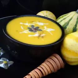 Крем супа от моркови с бульон