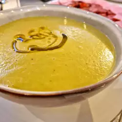 Пролетна супа с тиквички