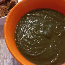 Крем супа от спанак, батат и пащърнак