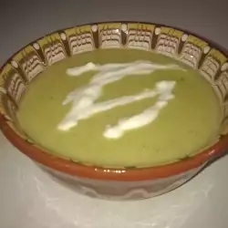 Лятна супа с кисело мляко