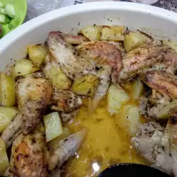 Крилца с картофи и чубрица