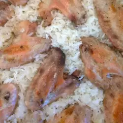 Пилешки крилца със сушен ориз на фурна