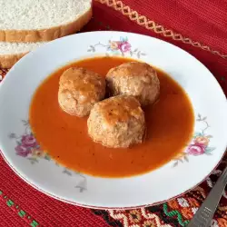 Вкусни кюфтета с доматен сос