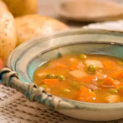 Лятна зеленчукова супа
