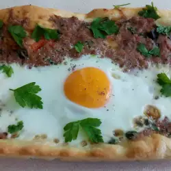Турска пица с яйца