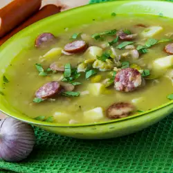 Гъста зеленчукова супа с наденица
