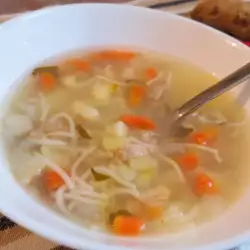 Пилешка супа с фиде и моркови