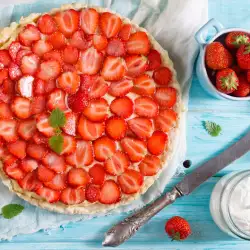 Десерт с ягоди и лешници