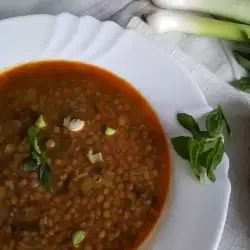 Супа от леща със зелен лук