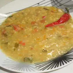 Супа от червена леща с люти чушки