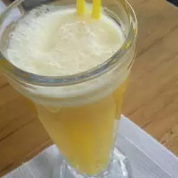 Летен коктейл с лимонов сок