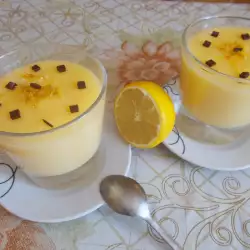 Десерт в чаша с лимонов сок