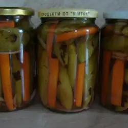 Люти чушки в буркани с моркови