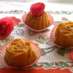 Маслени мъфини със сладко от рози