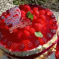 Елегантна малинова торта