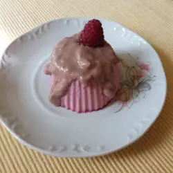 Десерт с малини и извара