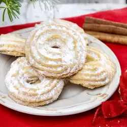 Маслени бисквити с пудра захар