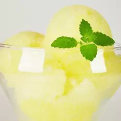 Десерт с лимони без печене