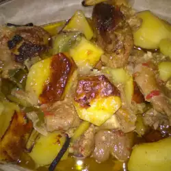 Месо с картофи и зелен боб на фурна