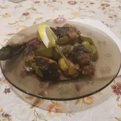 Месо с кисели краставички