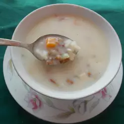 Супа с месо и прясно мляко