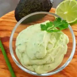Мус от авокадо с кориандър
