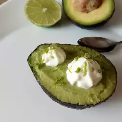 Десерт с авокадо без печене
