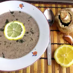 Гъбена супа с лук