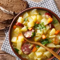 Немска картофена супа с наденица