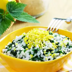 Копривена салатка с ориз