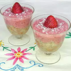 Десерт с ягоди и ядки