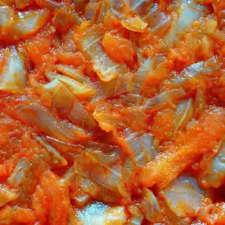Селска яхния от праз с доматен сос