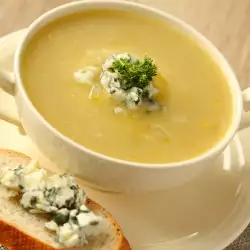 Супа от леща със синьо сирене
