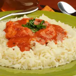 Ориз с месо и доматено пюре