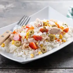 Лека оризова салата с риба тон