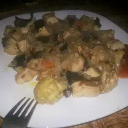 Оризово фиде с пилешко месо и зеленчуци