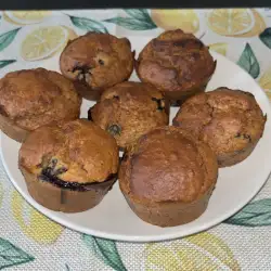 Мъфини от овесени ядки с боровинки