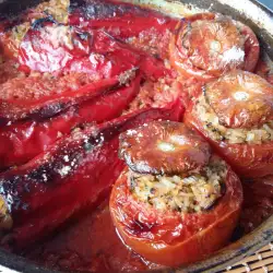 Постни пълнени домати и чушки