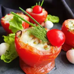Ефектно предястие от пълнени домати