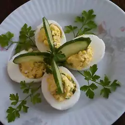 Пълнени яйца с чесън