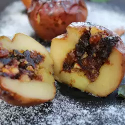 Десерт с ябълки и стафиди