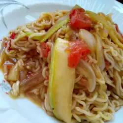 Пържени спагети с домати