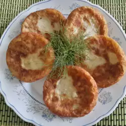 Картофени кюфтета със сирене и яйца