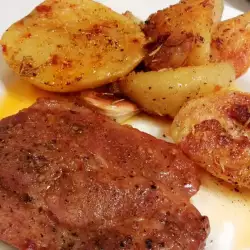 Свински пържоли с ароматни лимонови картофи