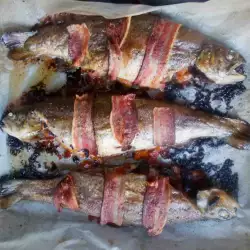 Печена риба с бекон