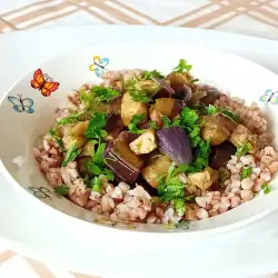 Ароматни печени патладжани с елда